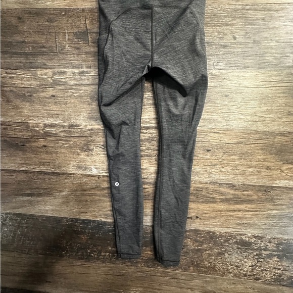 Lululemon Athletica Gray Performance Leggings with Pockets Size 4 - Picture 10 of 10